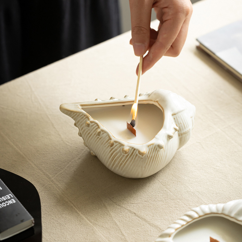 Ceramics, high-end and high-end home decoration crafts, conch candlestick ornaments