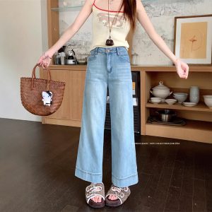 Real shot of blue elastic jeans for women in summer, high waist loose and slim, versatile cropped pants