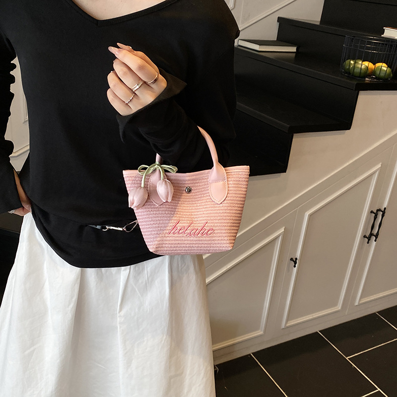 Fresh embroidered straw woven vegetable basket casual woven one-shoulder crossbody bag pastoral style parent-child hand-carrying beach bag