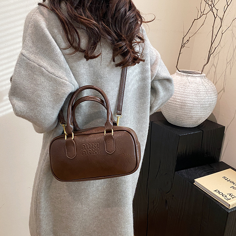 Retro hand-to-door tote outsole bag for women spring and summer trendy small square bag bowling single shoulder diagonal straddle bag