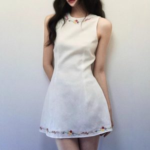 White linen embroidered vest dress for women in spring and summer shoulder-cut design waist-hugging sleeveless short skirt