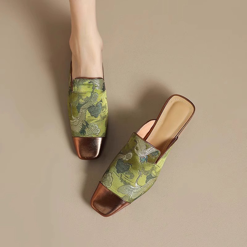 New Chinese style Chinese style half-slippers for women with embroidered thick heels high-end low-heel color-blocking muller sandals with skirt
