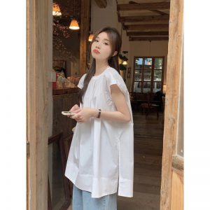 Real shot of summer French retro simple white loose temperament niche sleeveless slit shirt women's top